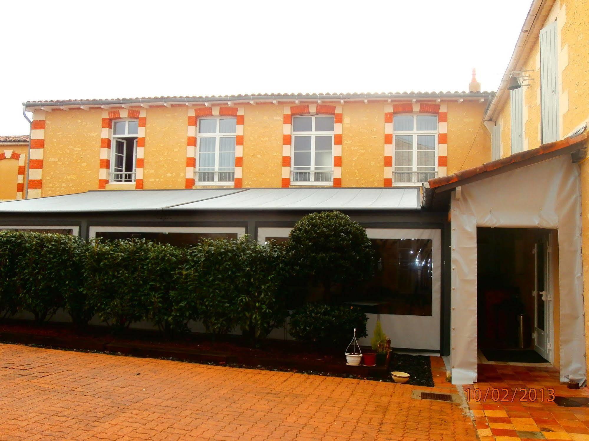 Cit'Hotel Le Commerce Saujon Buitenkant foto