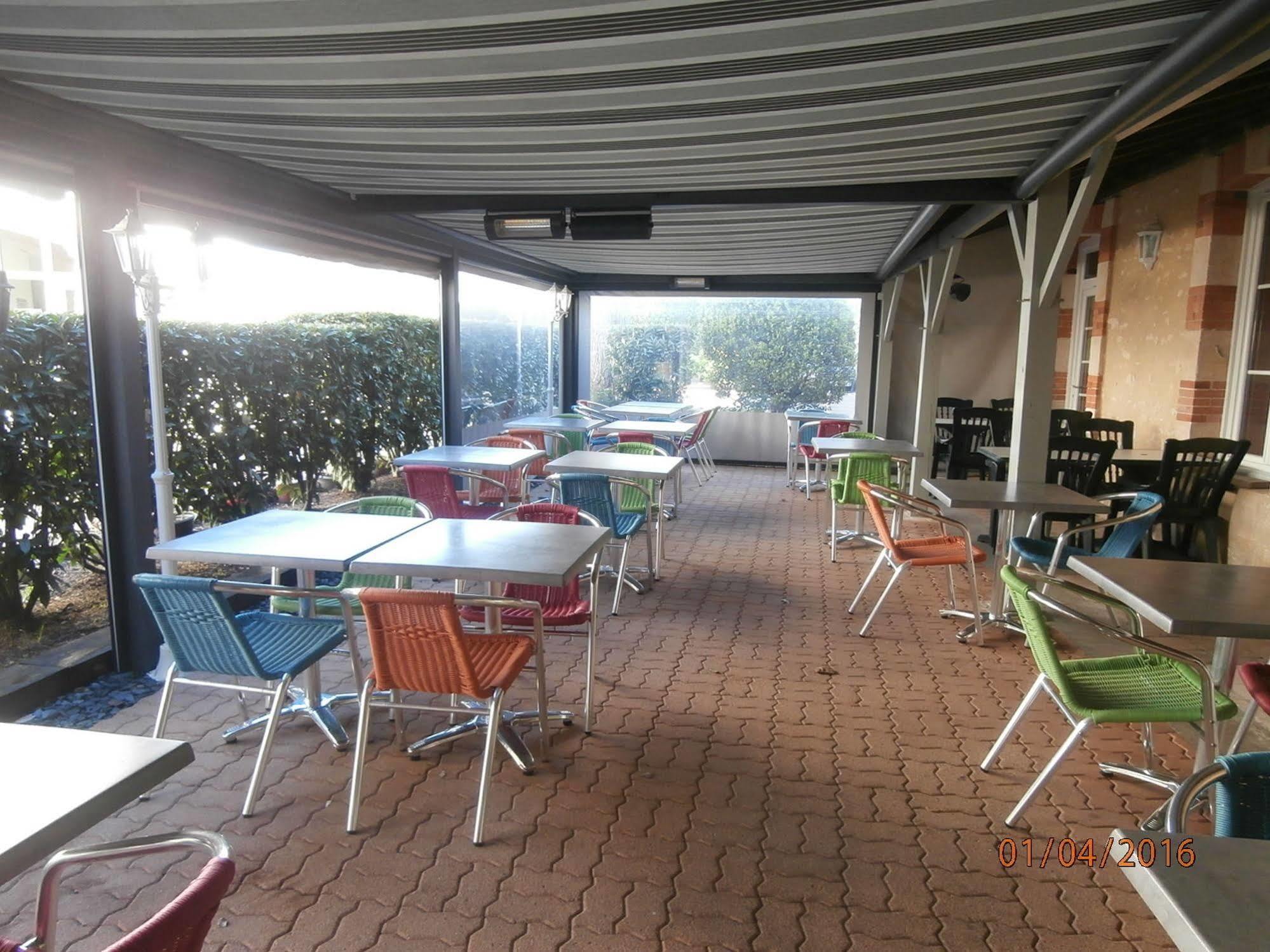 Cit'Hotel Le Commerce Saujon Buitenkant foto